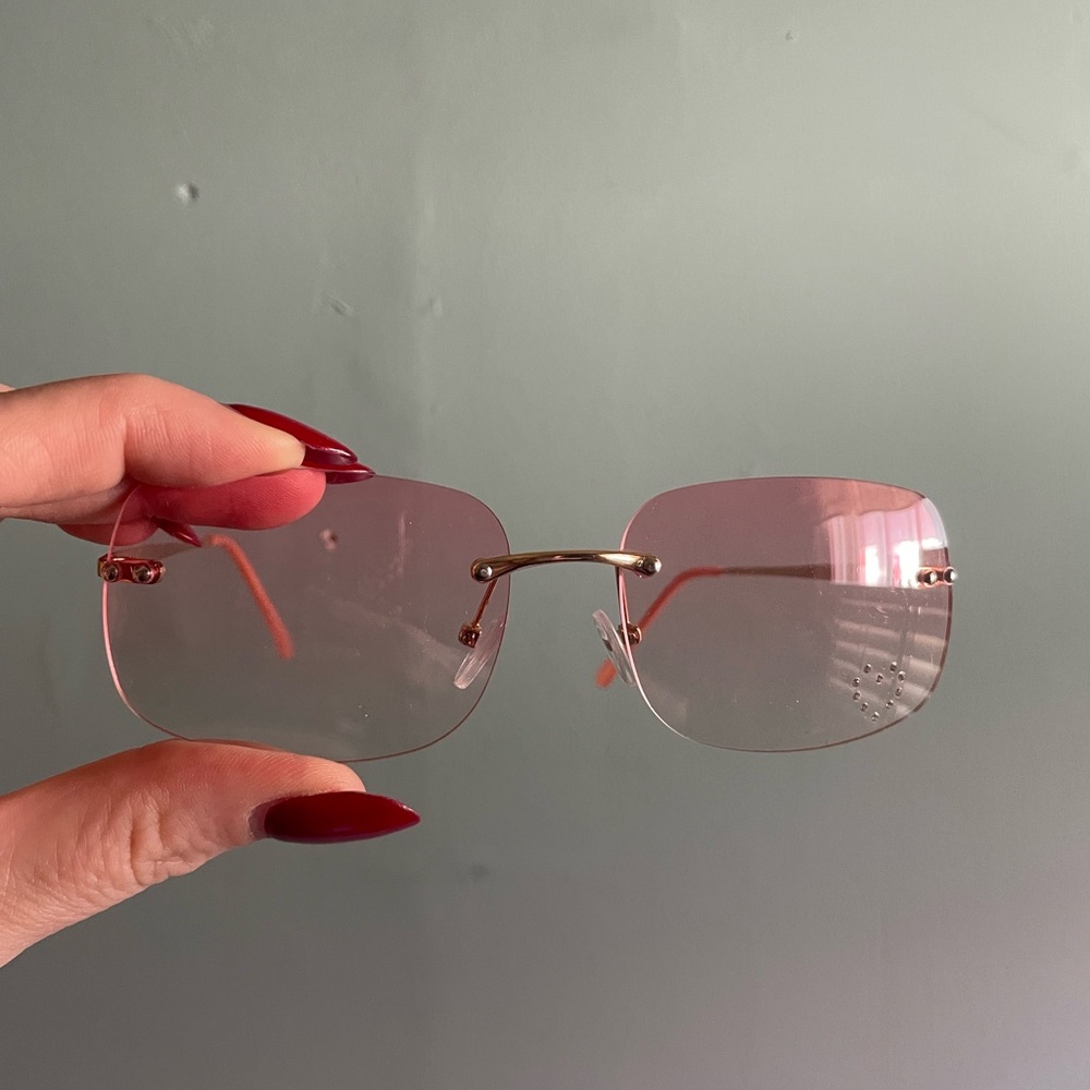 Elegant Pink Sunglasses